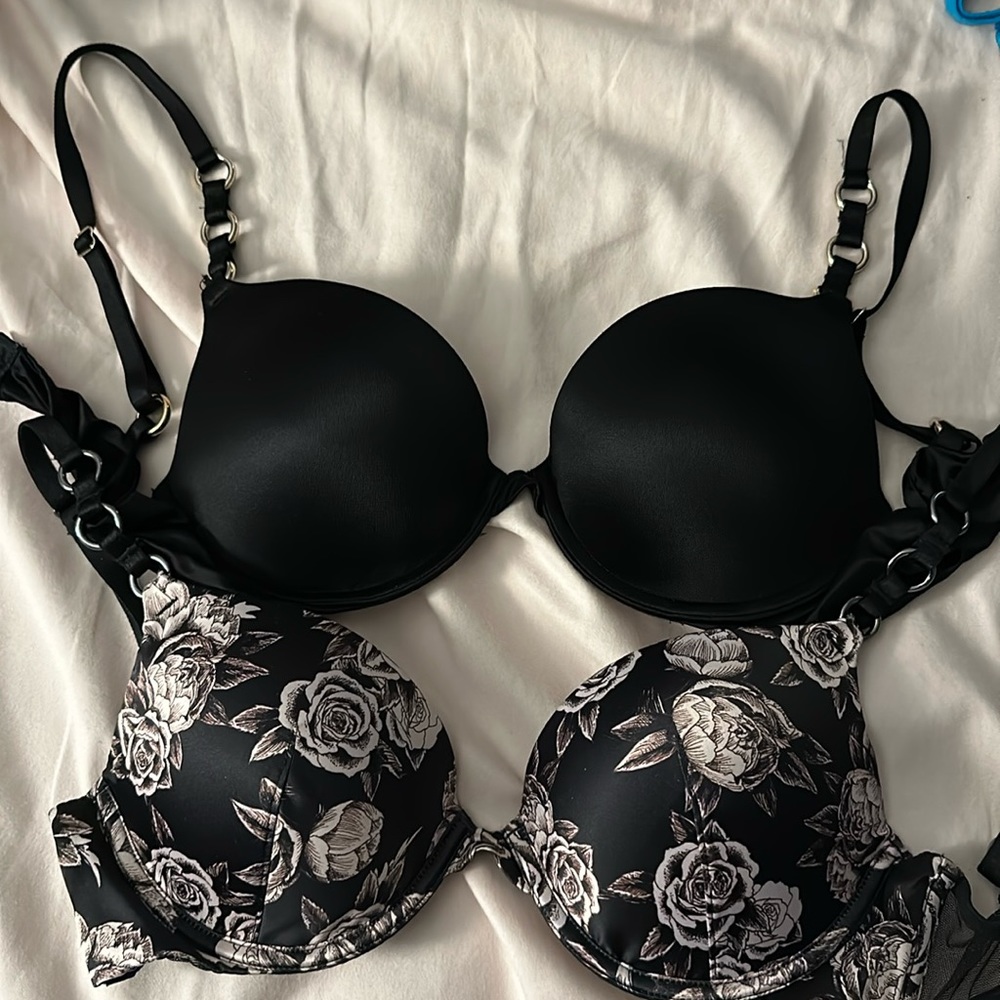 2 Victorias Secret Very Sexy 32C Bras